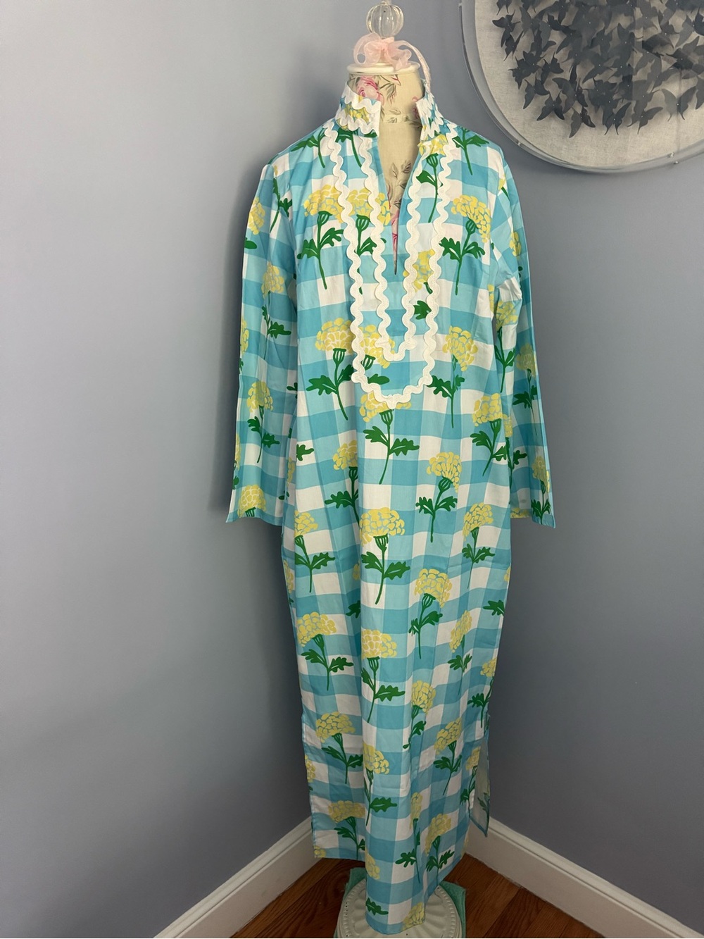 🆕 Sail to Sable Blue and Yellow Floral Gingham Caftan - Picture 2 of 8
